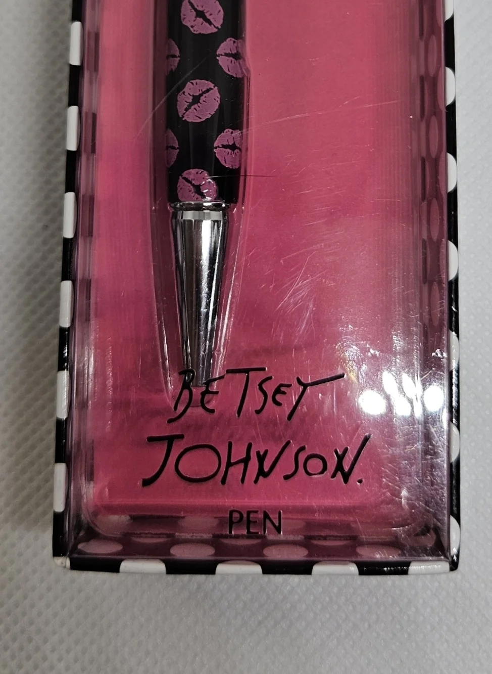 Betsey Johnson Crystal Pen Black Kiss Print With Bow Charm
